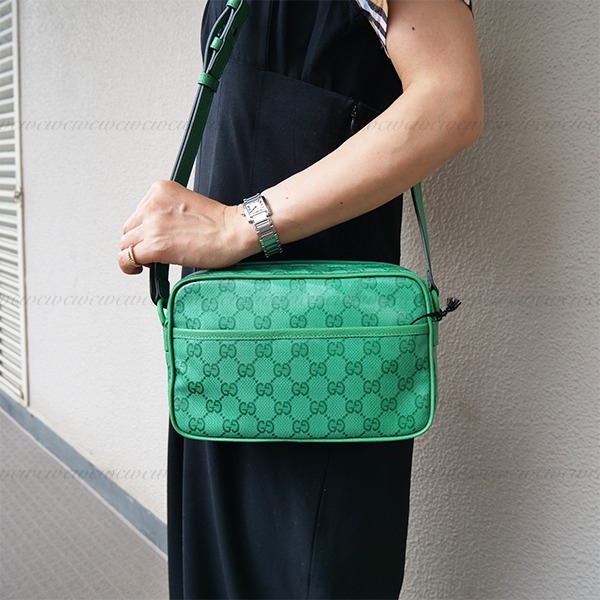 【完売必至】グッチ 光沢が美しいモノグラム柄ショルダーバッグ