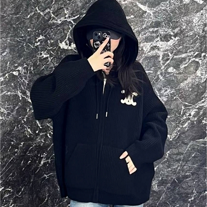 ★大人気！トリオンフが映える★【CELINE】ニットパーカー