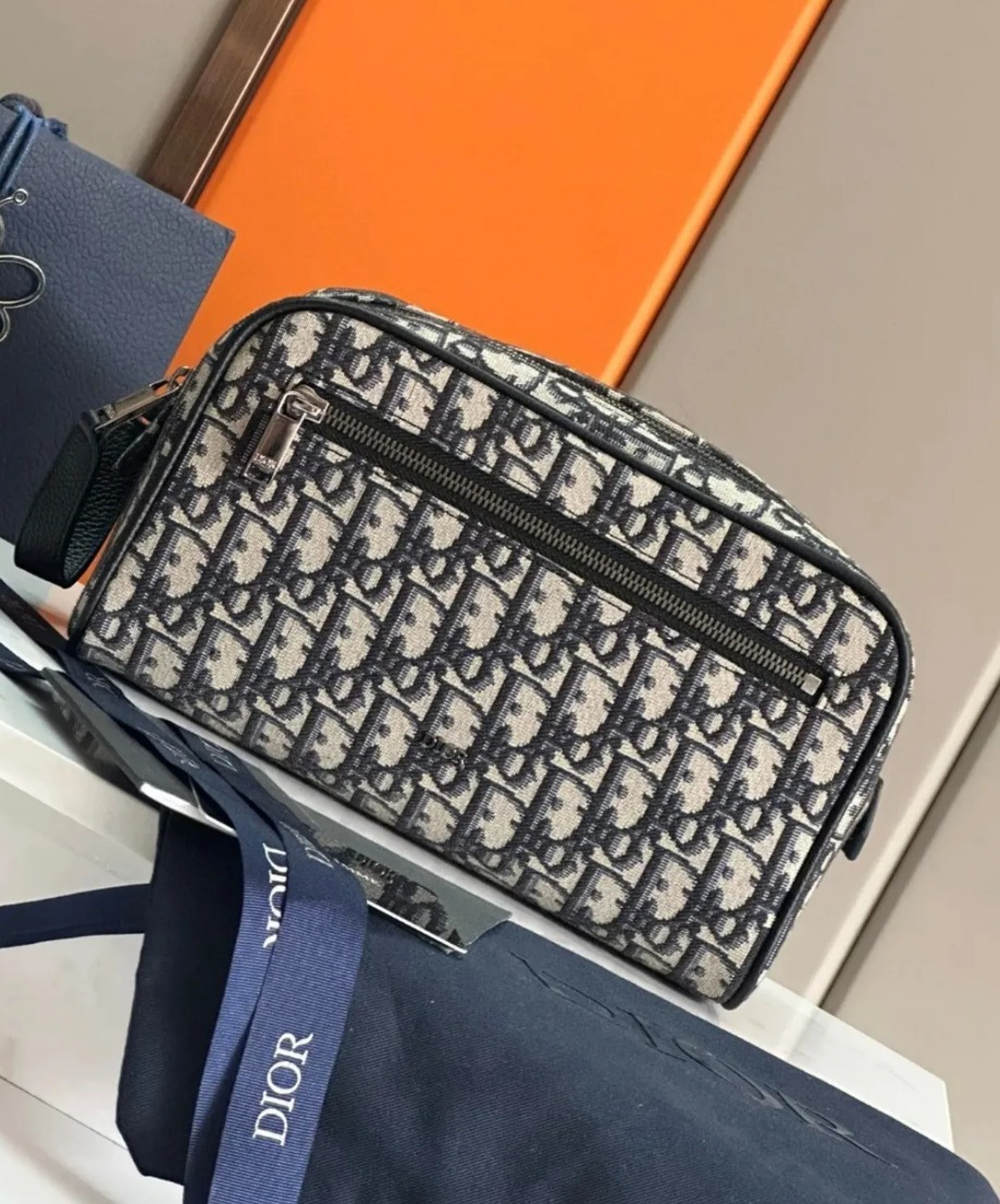 【多機能的で大人気☆おしゃれ♪】DIOR ディオール ポーチ