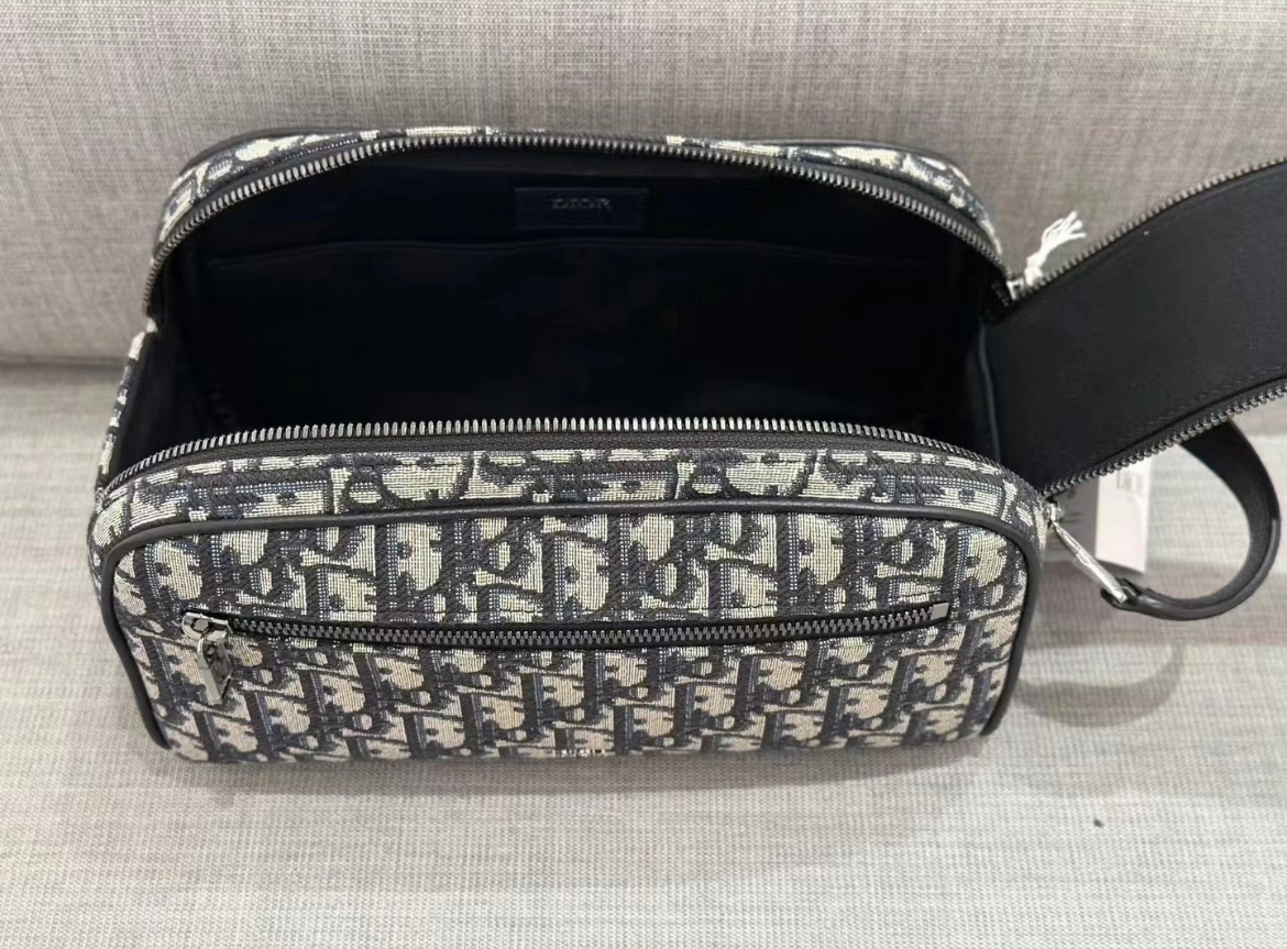 【多機能的で大人気☆おしゃれ♪】DIOR ディオール ポーチ