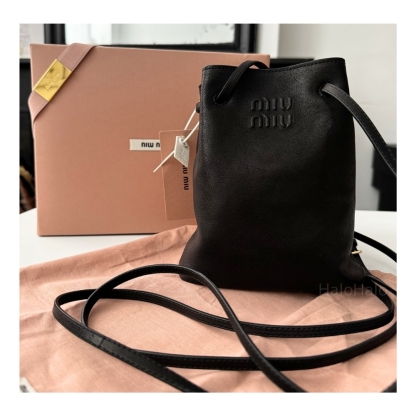 【MiuMiu】ナッパレザーミニバッグ