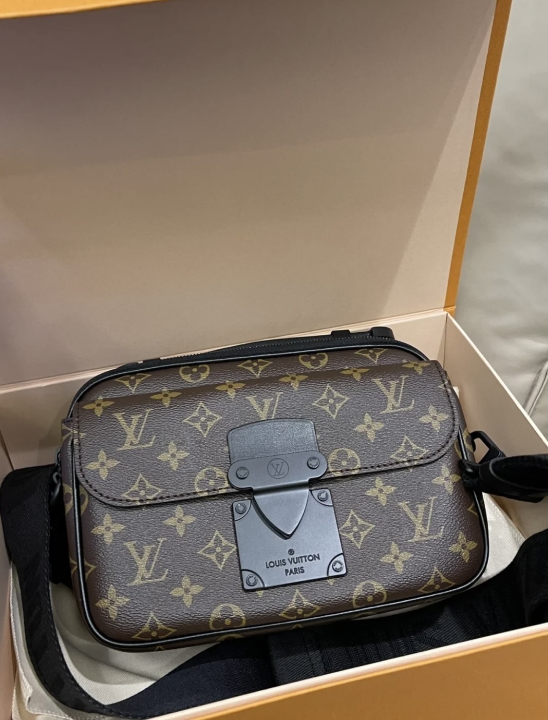 ◆とってもオシャレでモダン【 LV 】Sロック・メッセンジャー
