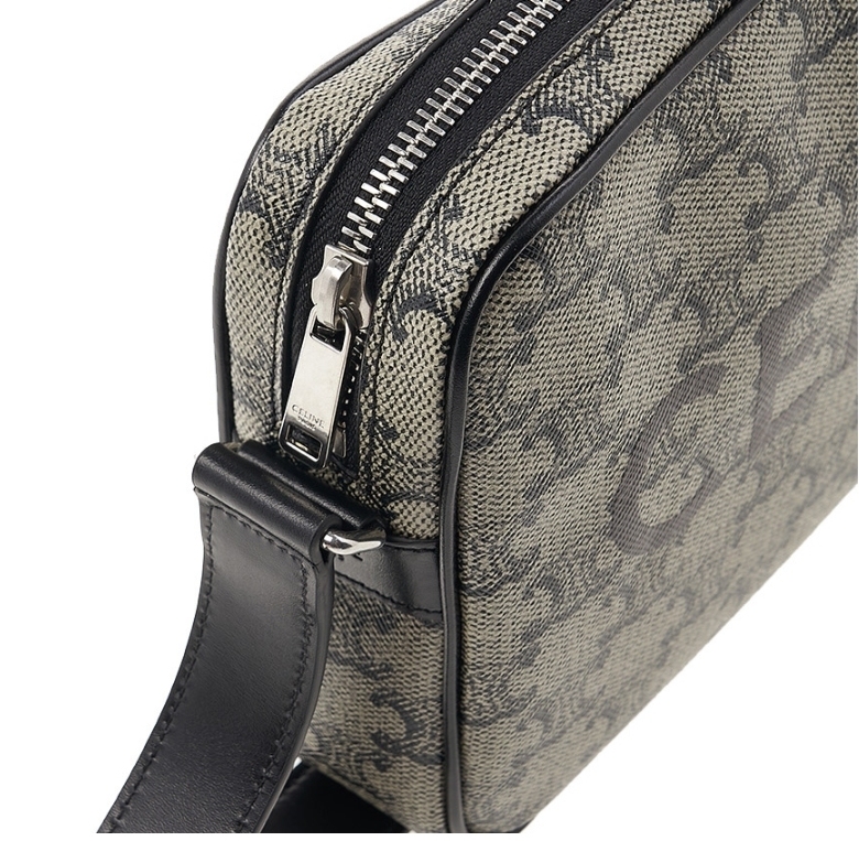 ☆送料関税込☆CELINE ロゴ ミディアム メッセンジャーバッグ