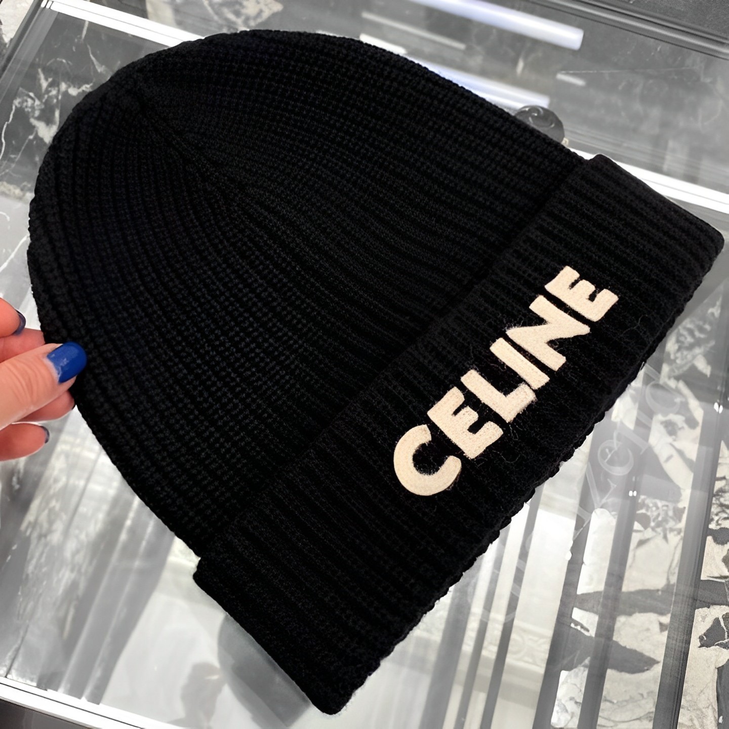 ギフトにも♪【CELINE】セリーヌロゴ入り ウール ニット帽