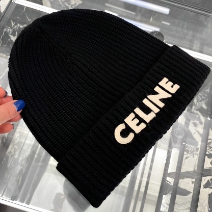 ギフトにも♪【CELINE】セリーヌロゴ入り ウール ニット帽