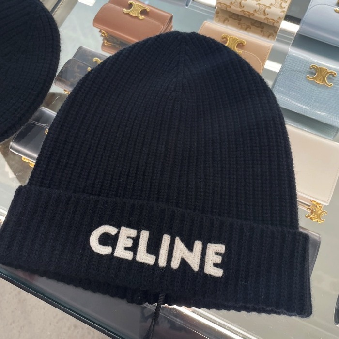 ギフトにも♪【CELINE】セリーヌロゴ入り ウール ニット帽