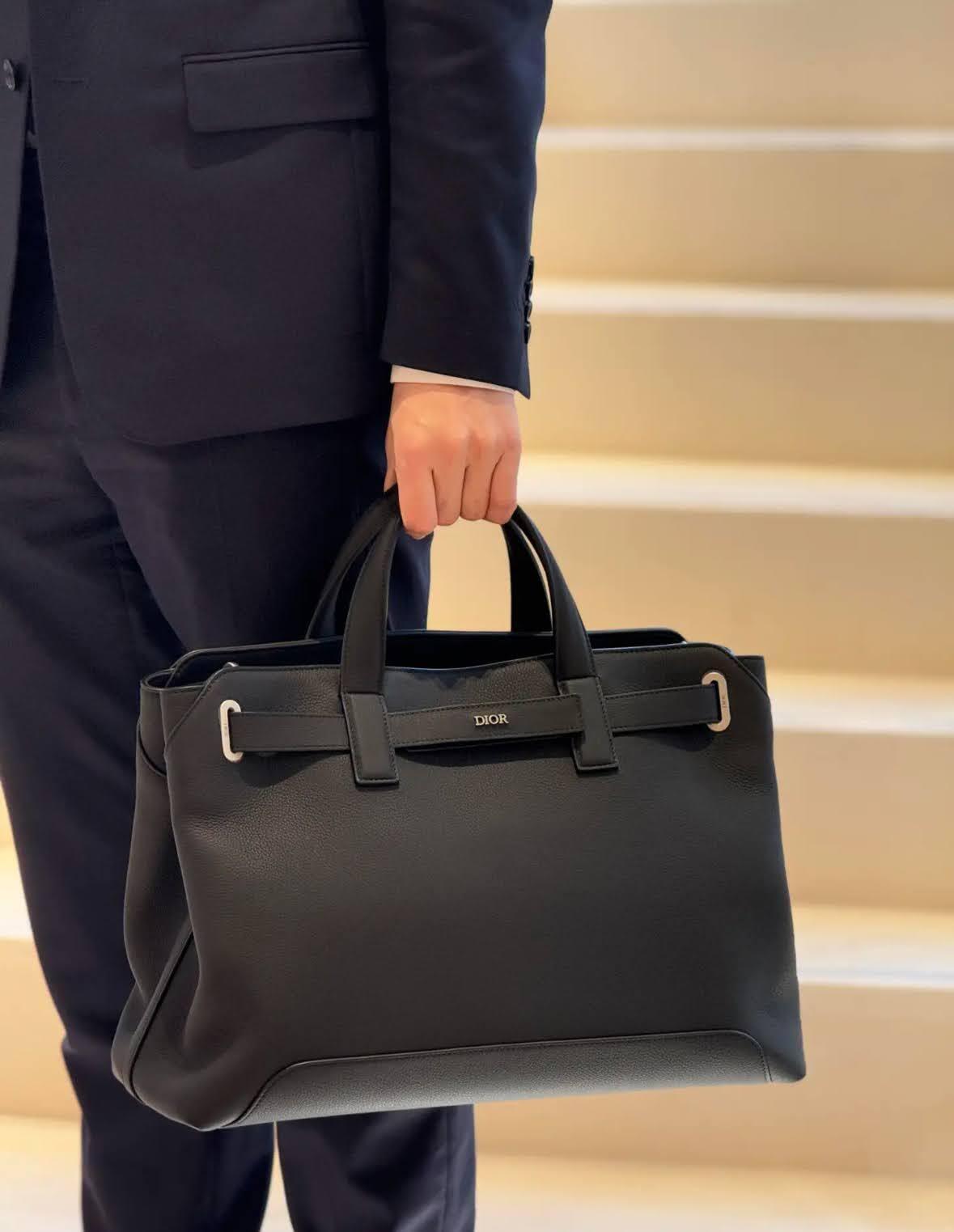 仕事も旅行も◎収納力 メンズDior 2WAY バッグM