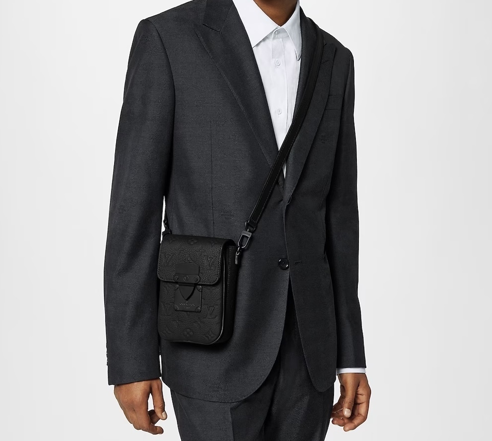 お出かけ 旅行に ヴィトン ショルダーバッグ ミニ 黒 財布