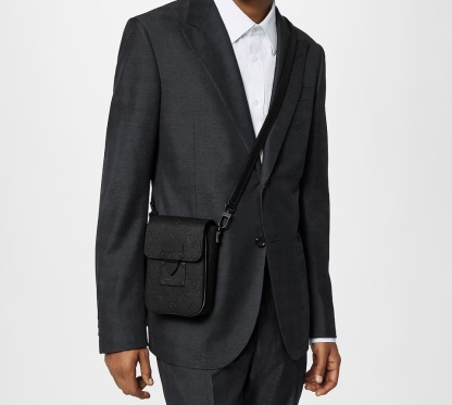 お出かけ 旅行に ヴィトン ショルダーバッグ ミニ 黒 財布