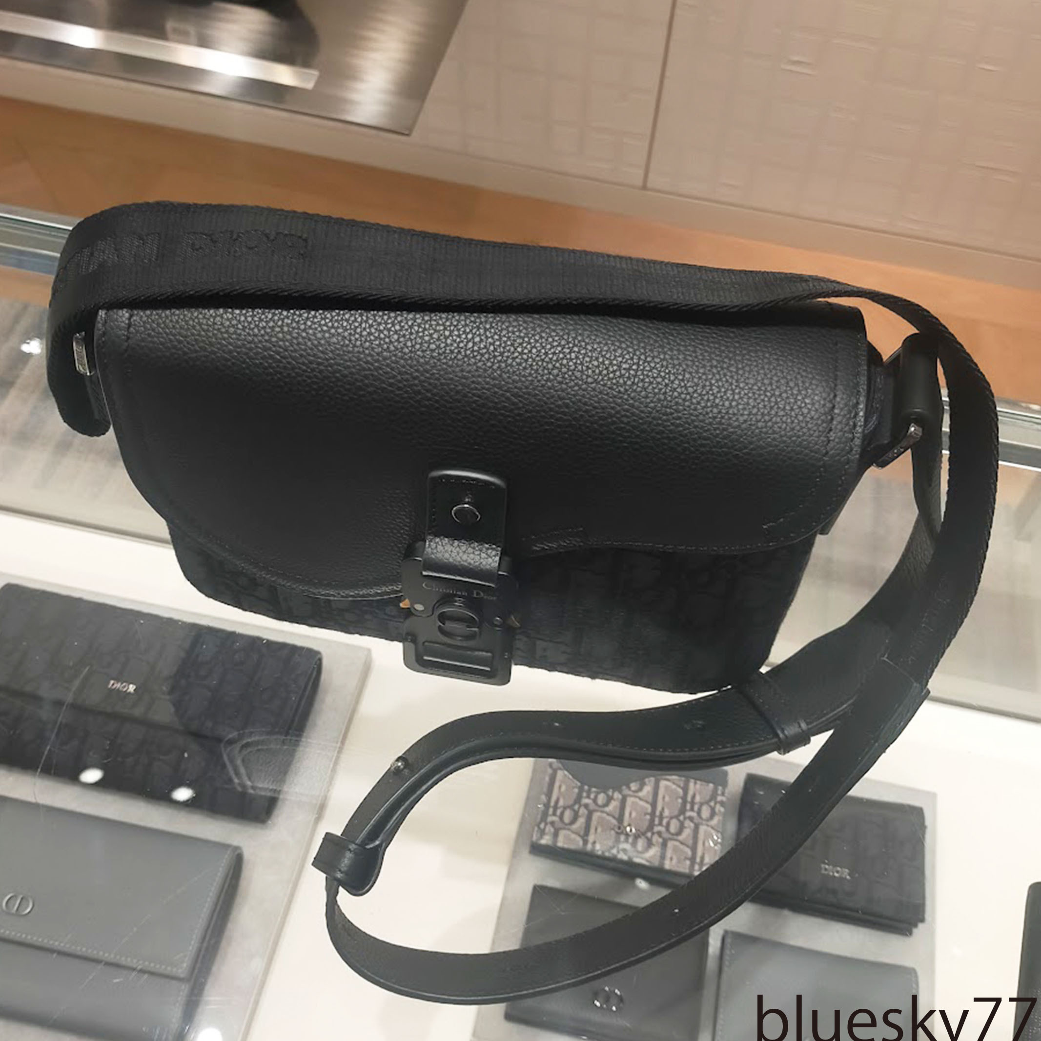 すぐ届く！DIOR Saddle フラップ付きメッセンジャーバッグ ミニ