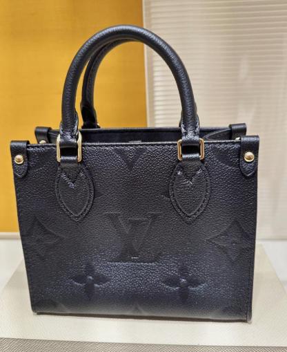 《男女兼用できる》Louis Vuitton オンザゴーBB ブラック