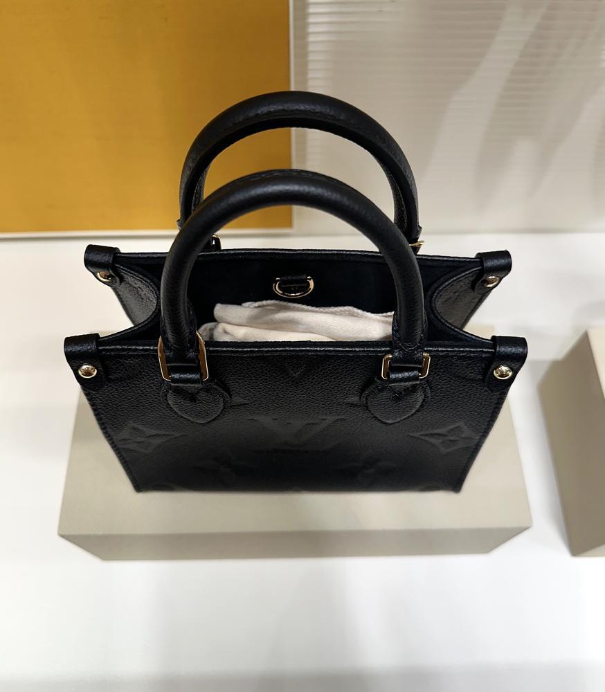 《男女兼用できる》Louis Vuitton オンザゴーBB ブラック