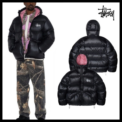 大きな Stussy ロゴ入りブラック ジャケット