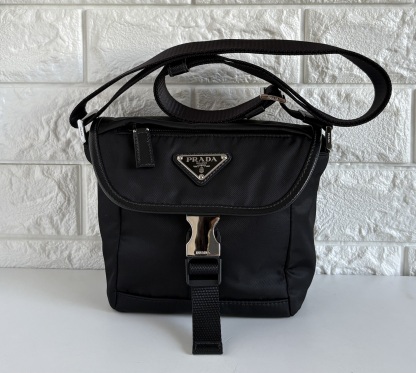 PRADA 2VD070 Re-Nylon xサフィアーノレザー ショルダーバッグ
