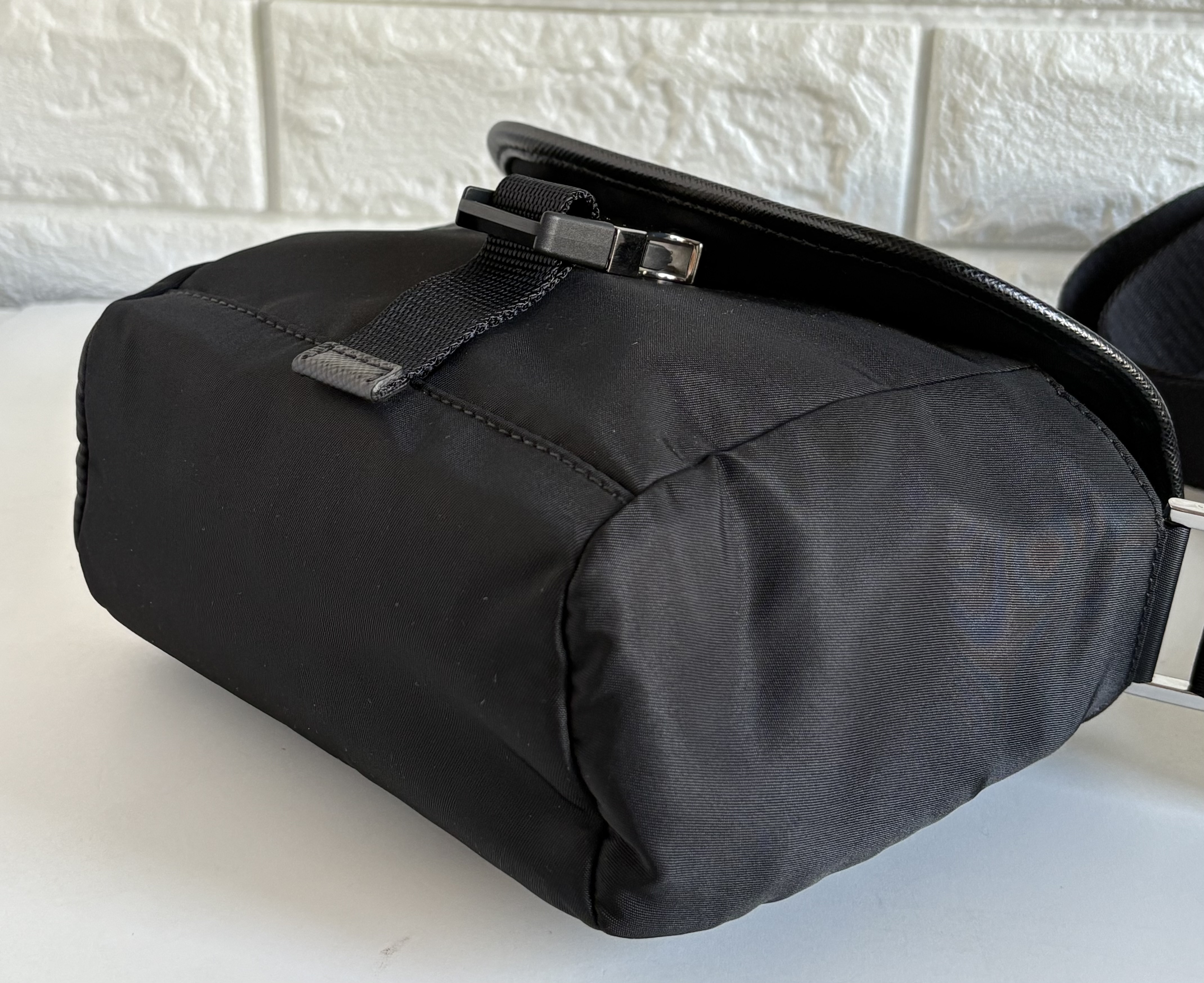PRADA 2VD070 Re-Nylon xサフィアーノレザー ショルダーバッグ
