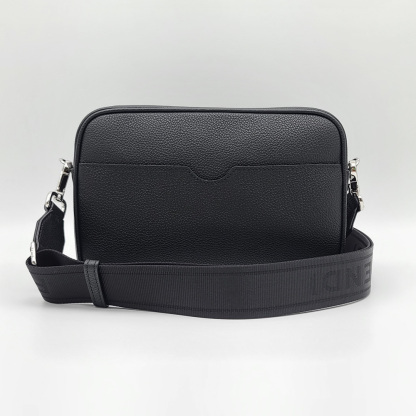 関税負担なし☆FENDI フェンディ ROMAカメラケース