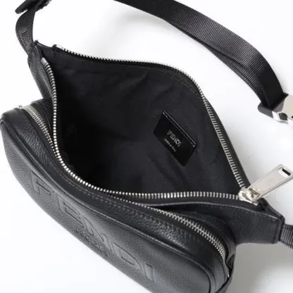 FENDI ボディバッグ 7VA605 AMAC レザー クロスボディ
