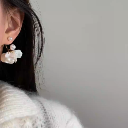 「霧靄花海」法式珍珠花朵耳釘｜兩戴式森系仙女風