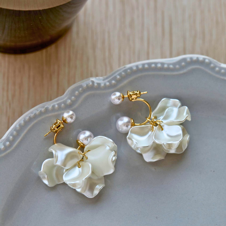 「霧靄花海」法式珍珠花朵耳釘｜兩戴式森系仙女風