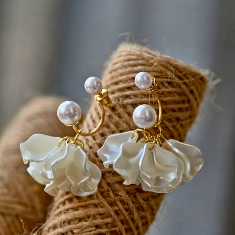 「霧靄花海」法式珍珠花朵耳釘｜兩戴式森系仙女風