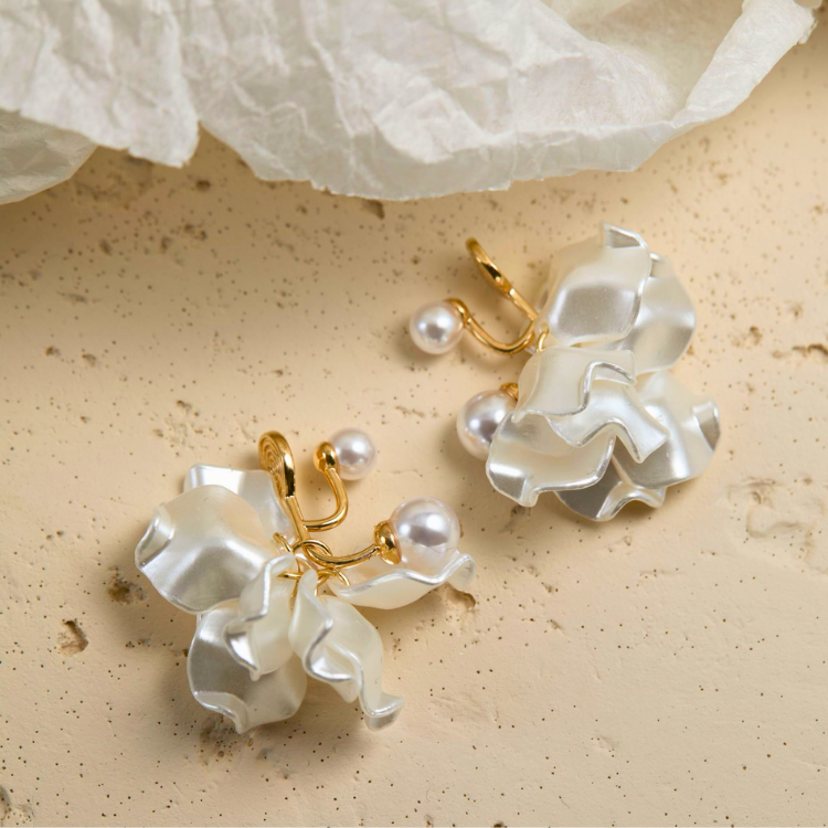 「霧靄花海」法式珍珠花朵耳釘｜兩戴式森系仙女風