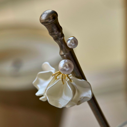 「霧靄花海」法式珍珠花朵耳釘｜兩戴式森系仙女風