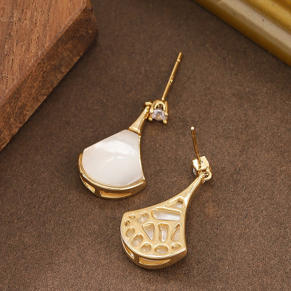 S925银针甜美精致极简风天然贝母扇形小裙子耳环女高级感百搭耳饰