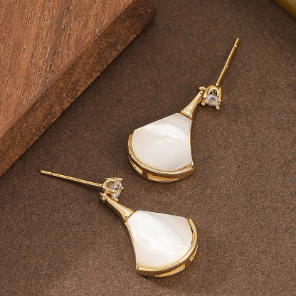 S925银针甜美精致极简风天然贝母扇形小裙子耳环女高级感百搭耳饰