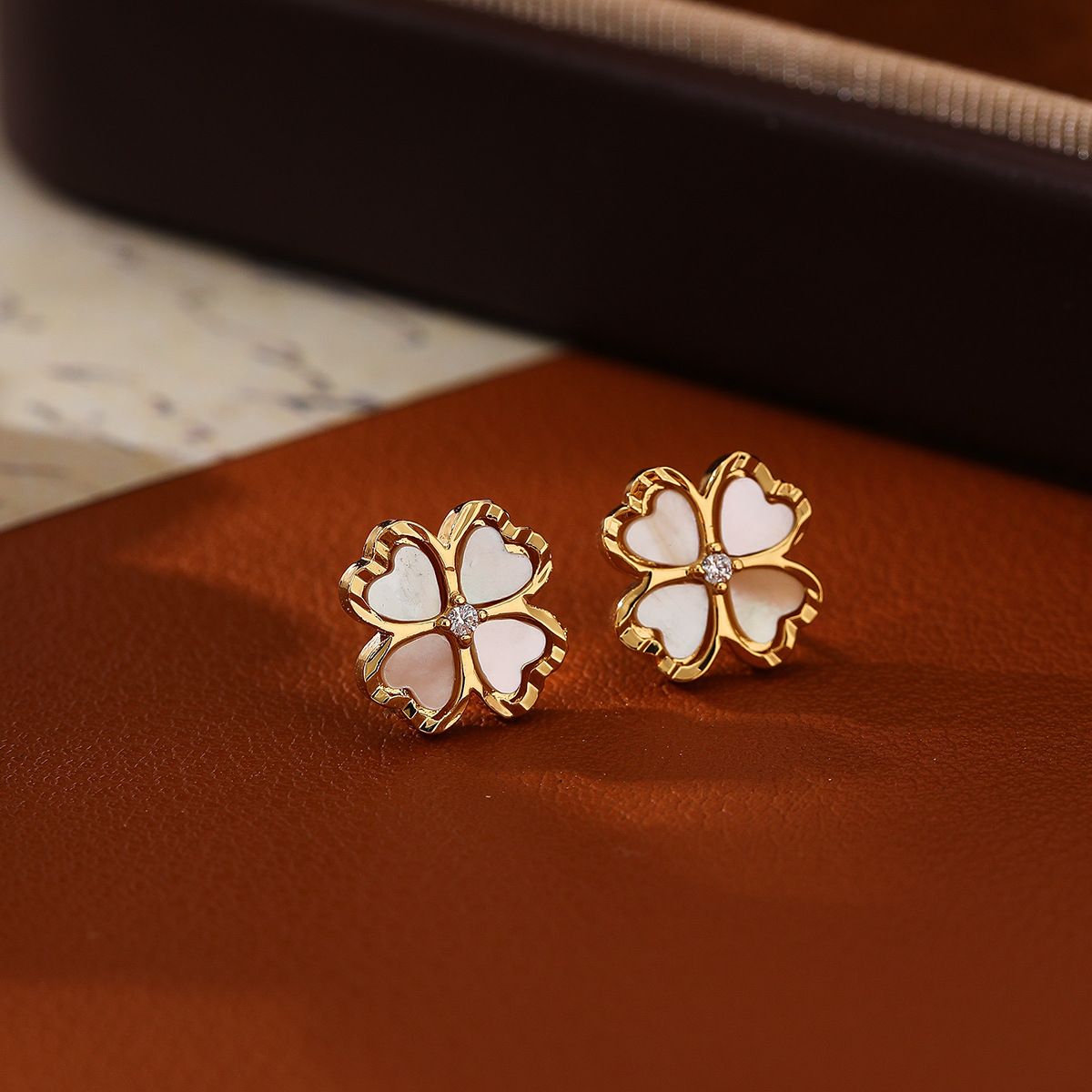 天然母贝工艺｜法式純潔四葉草耳釘