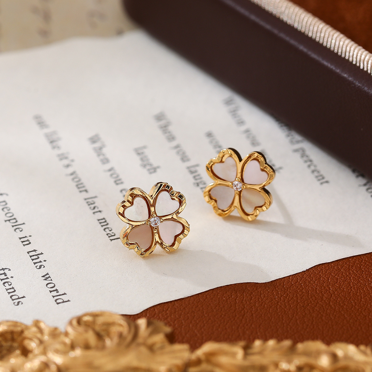 天然母贝工艺｜法式純潔四葉草耳釘