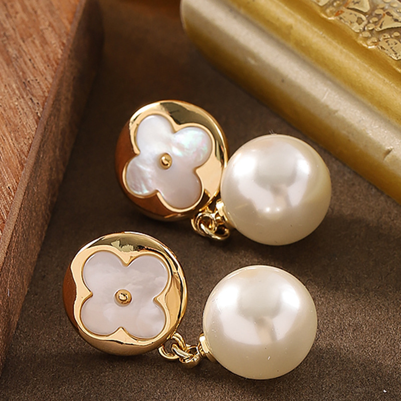 法式優雅氣質小香風天然貝殼四葉草珍珠耳環輕奢小衆精緻銀針耳飾