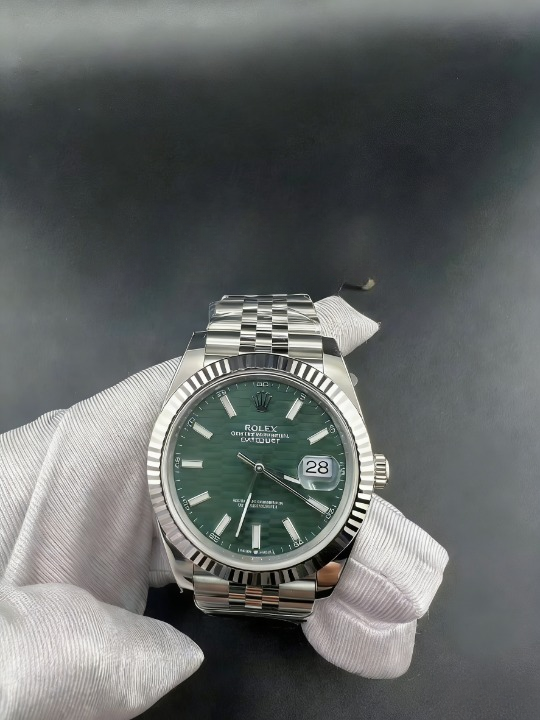 CLEANクリーン工場 ROLEXロレックスデイトジ ャスト126334 41mmグリーンフルーテッドモチー フ文字盤 フルーテッドベゼル ジュビリープレスレ ット  1:1精度