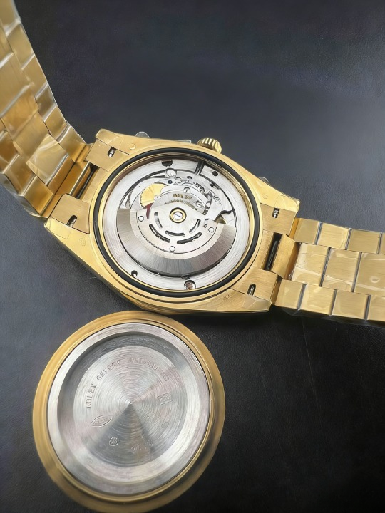 CLEANクリーン工場 ROLEXロレックスデイデイデイ ト  イエローゴールド228238 グリーン文 40mm 字盤 フルーテッドベゼル プレジデントプレスレッ 1:1精度