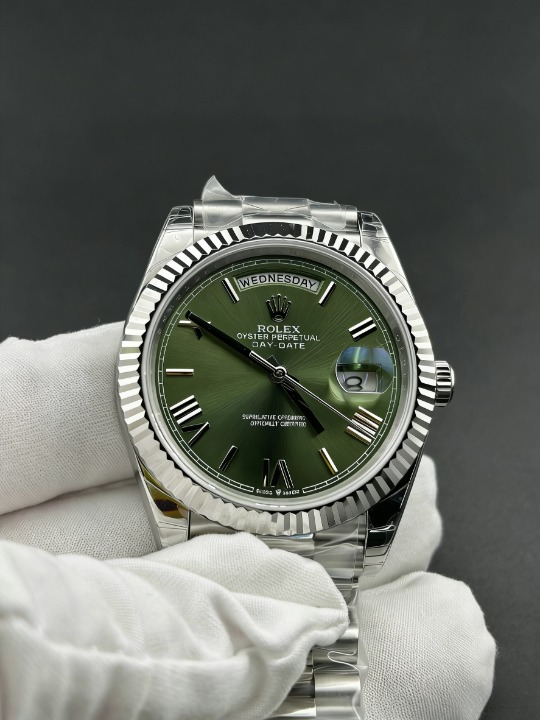 CLEANクリーン工場 ROLEXロレックスデイデイデイ 228239 40mmオリーブグリーン文字盤ローマ 数字 フルーテッドベゼル プレジデントプレスレッ 1:1精度