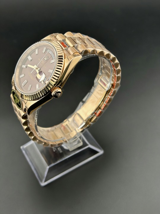 CLEANクリーン工場 ROLEXロレックスデイデイ ト エバーローズゴールド228235  40mmダイヤ目 盛り チョコレート文字盤 フルーテッドベゼル プ レジデントプレスレット  1:1精度