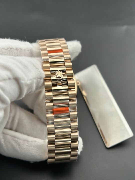 CLEANクリーン工場 ROLEXロレックスデイデイ ト ローズゴールド228235 40mm オリーブククリ ーン文字盤 フルーテッドベゼル プレジデントプレ スレット 1:1精度