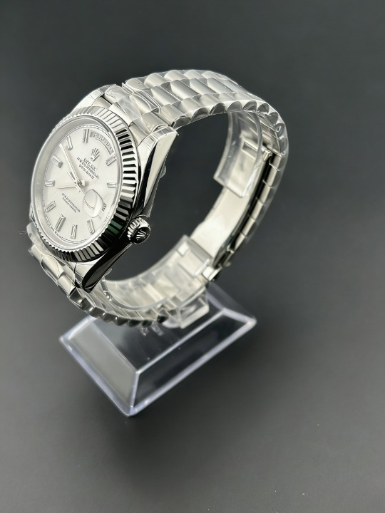 CLEANクリーン工場 ROLEXロレックスデイデイ 228239 40mmダイヤ目盛り シルバー文字盤 フルーテッドベゼル プレジデントプレスレット 1:1精度