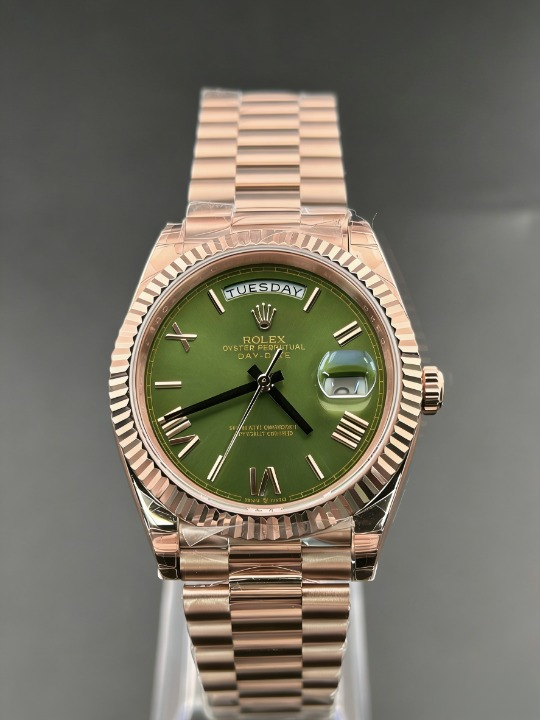 CLEANクリーン工場 ROLEXロレックスデイデイ ト ローズゴールド228235 40mm オリーブククリ ーン文字盤 フルーテッドベゼル プレジデントプレ スレット 1:1精度