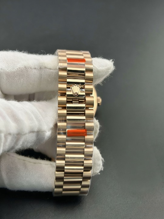 CLEANクリーン工場 ROLEXロレックスデイディ1 ト  エバーローズゴールド228235  40mmダイヤ目 盛り  ヘマタイト文字盤 フルーテッドベゼル プレ  ジデントプレスレット  1:1精度