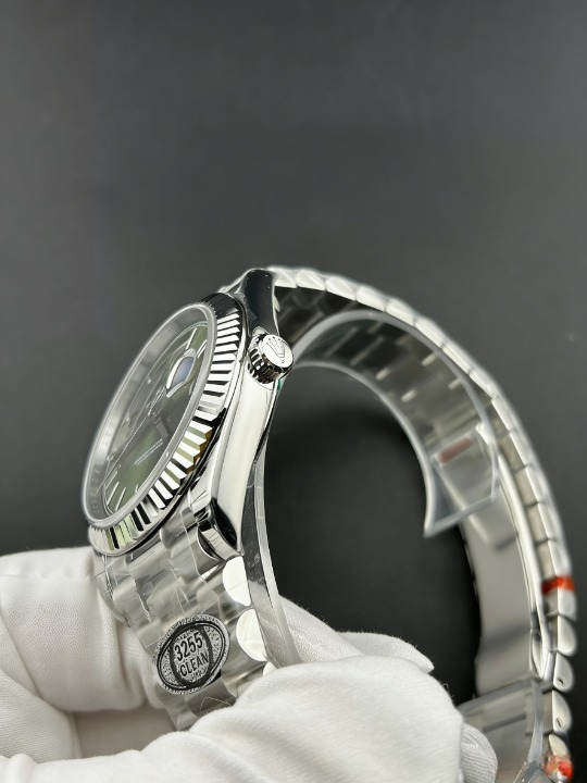 CLEANクリーン工場 ROLEXロレックスデイデイデイ 228239 40mmオリーブグリーン文字盤ローマ 数字 フルーテッドベゼル プレジデントプレスレッ 1:1精度