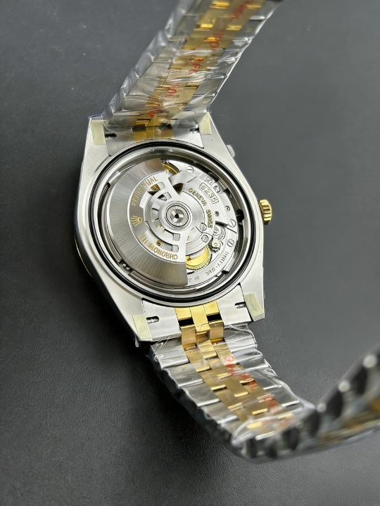 CLEANクリーン工場 ROLEXロレックスデイトジ ャスト コンビゴールド126333 41mmダイヤ目盛 り ブラック文字盤 フルーテッドベゼル ジュビリ ープレスレット 1:1精度