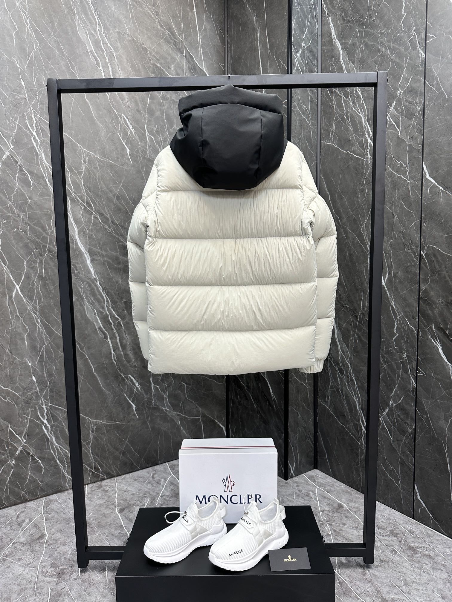 【公式認定ストア】MONCLER  Madeira モンクレール 定番ダウンコート 限定発売中！多くの著名人やセレブに愛用されています! 爆買い！即完売必至