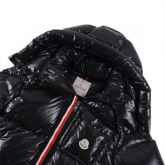 【公式認定ストア】MONCLERモンクレール 定番ダウンコート 限定発売中！多くの著名人やセレブに愛用されています! 爆買い！即完売必至 Montbeliard「三色ストライプジッパー」(さんしょくストライプジッパー)