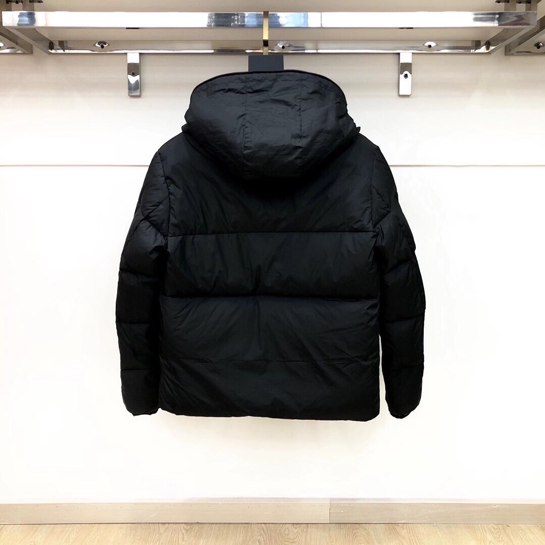 【公式認定ストア】MONCLER   Montcla（ユニセックス）多くの著名人やセレブに愛用されています! 即完売必至