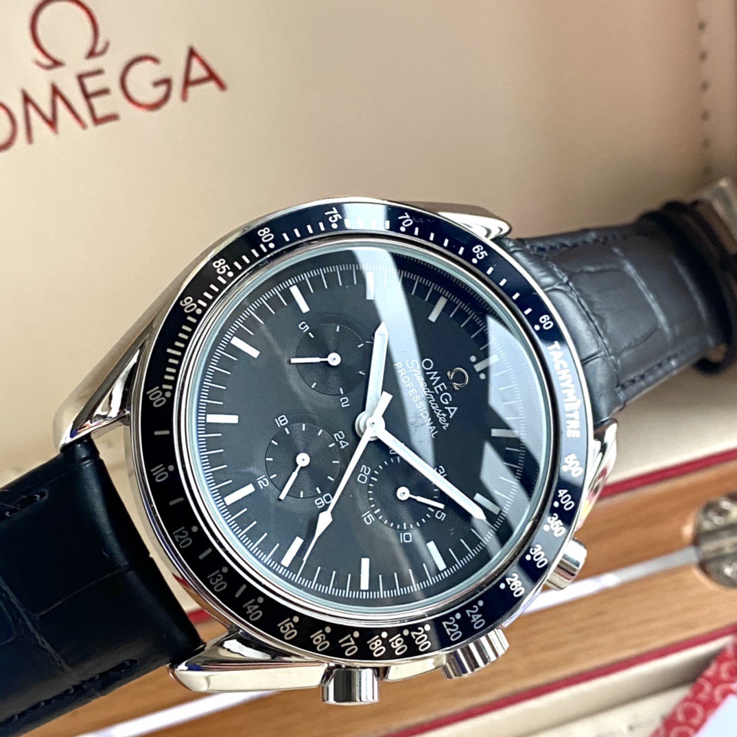 Speedmaste﻿r 50周年モデ﻿ル 42 mm OMEGA時計