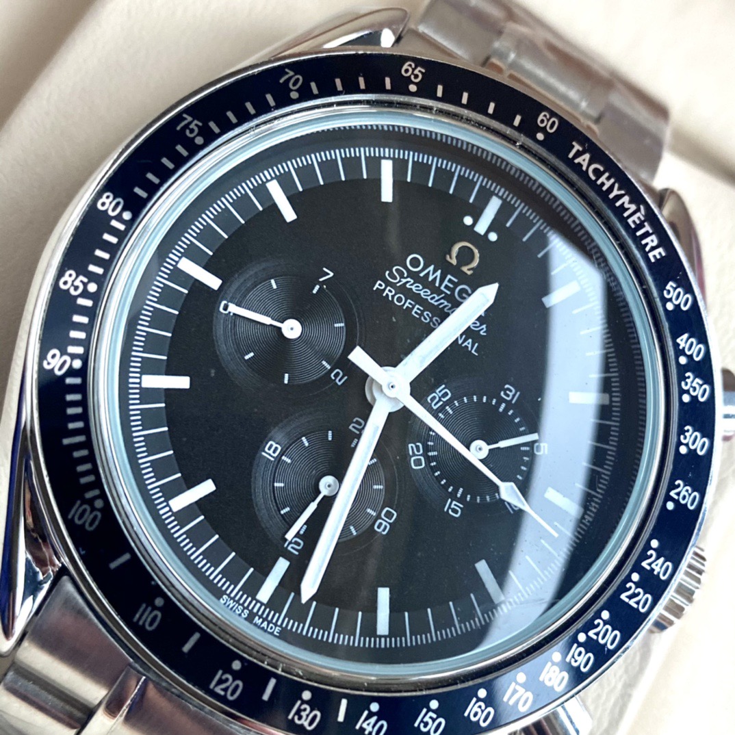 Speedmaste﻿r 50周年モデ﻿ル 42 mm OMEGA時計
