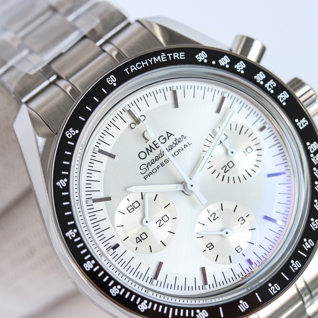 Speedmaste﻿r 50周年モデ﻿ル 42 mm OMEGA時計