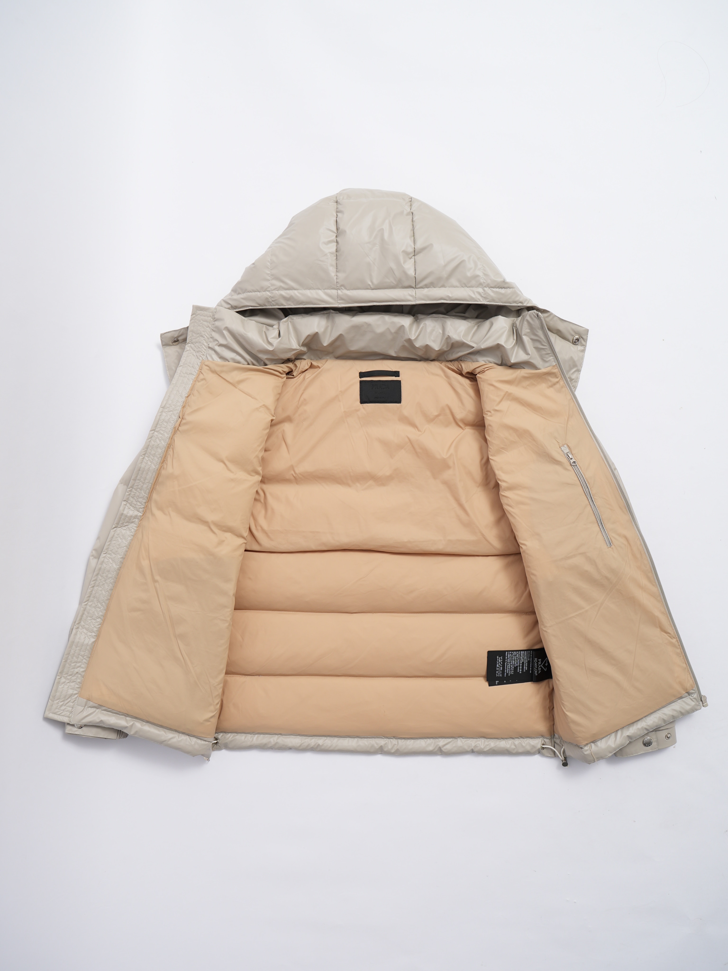 PRADAプラダ 冬のダウンジャケット 旬の新作 ユニセックス