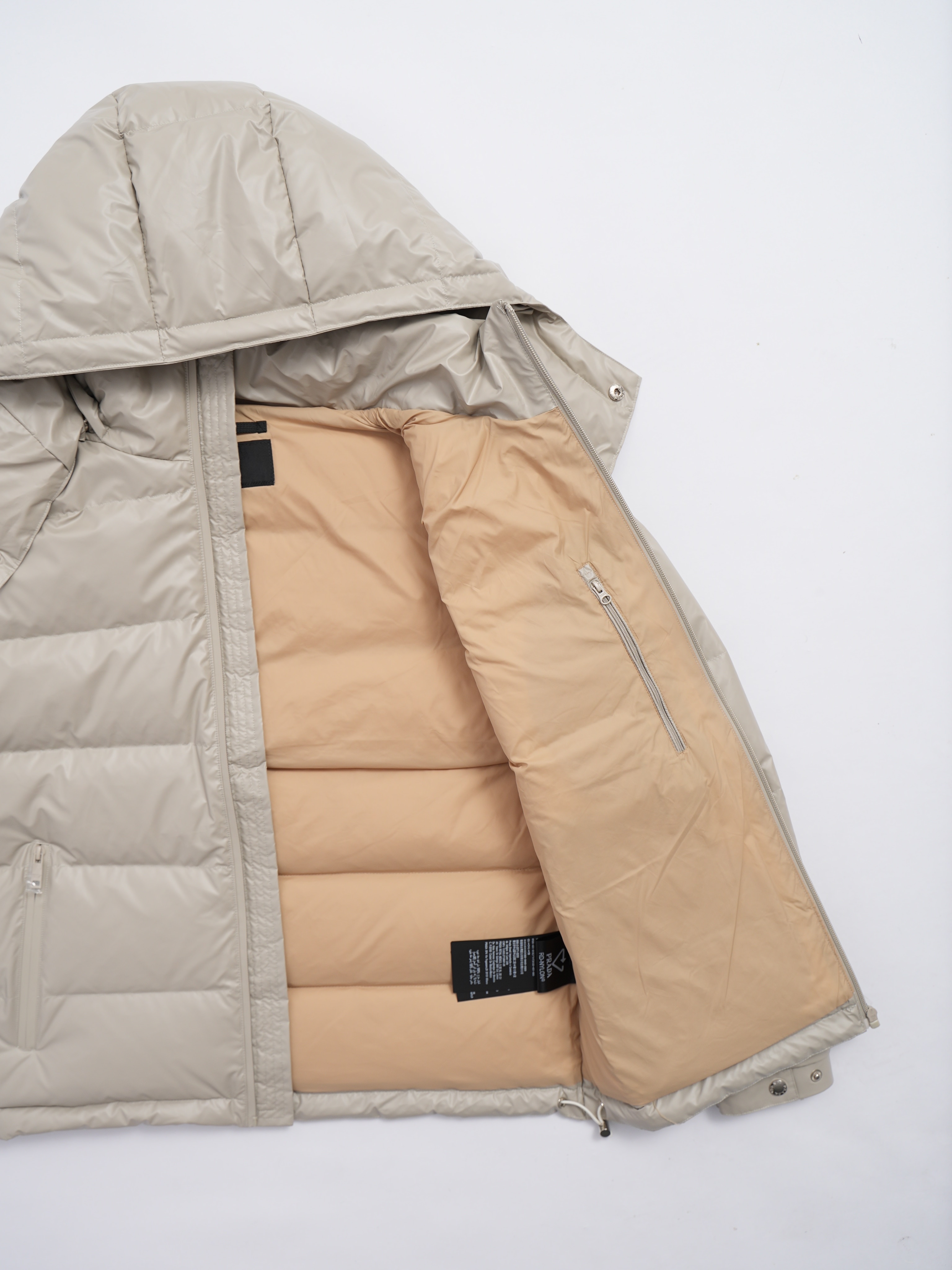 PRADAプラダ 冬のダウンジャケット 旬の新作 ユニセックス