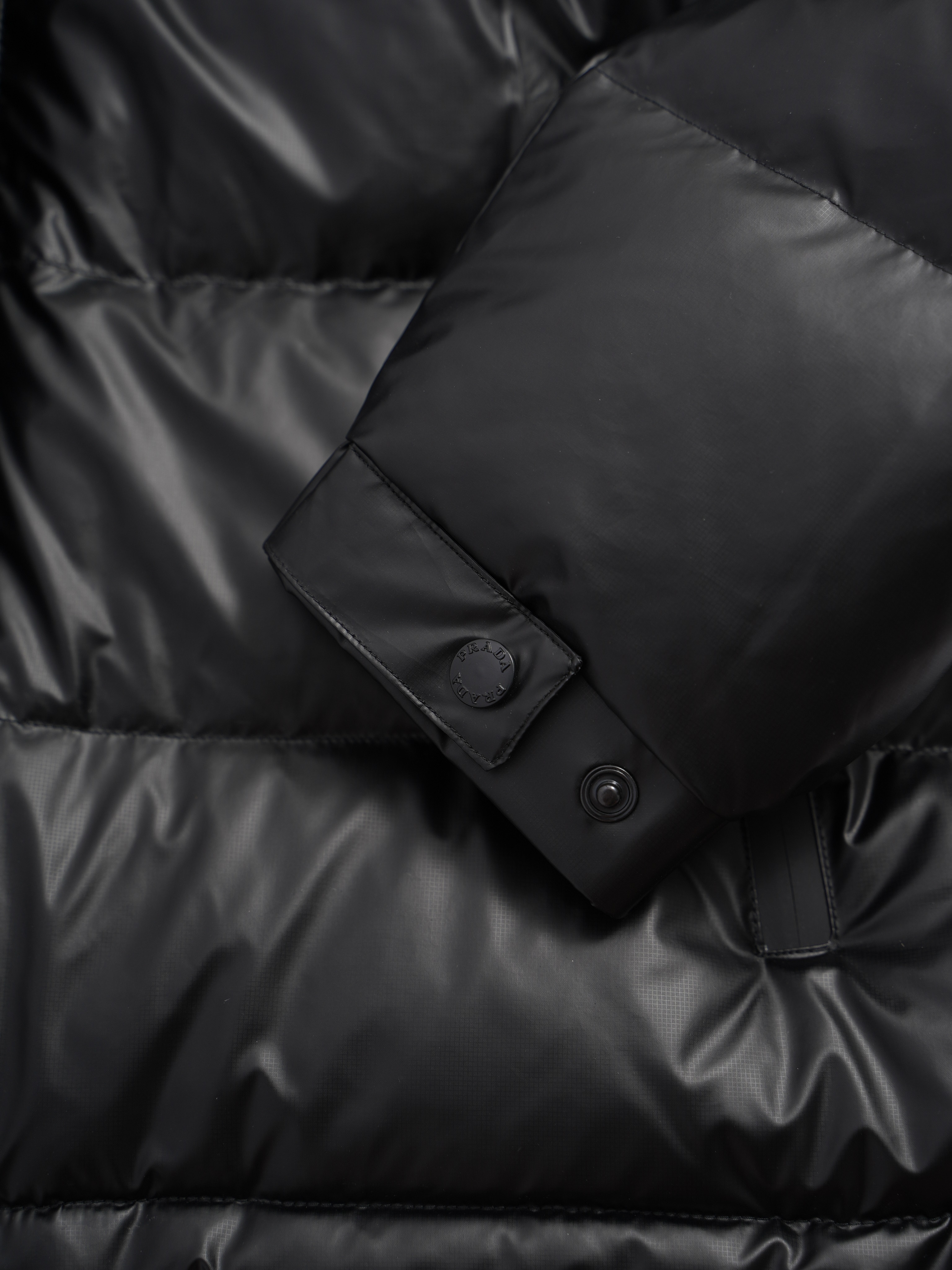 PRADAプラダ 冬のダウンジャケット 旬の新作 ユニセックス